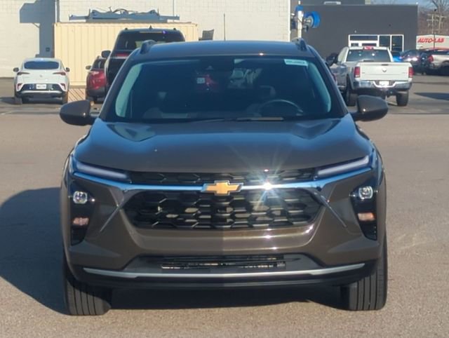 Used 2024 Chevrolet Trax LT w/ LT Convenience Package image 8