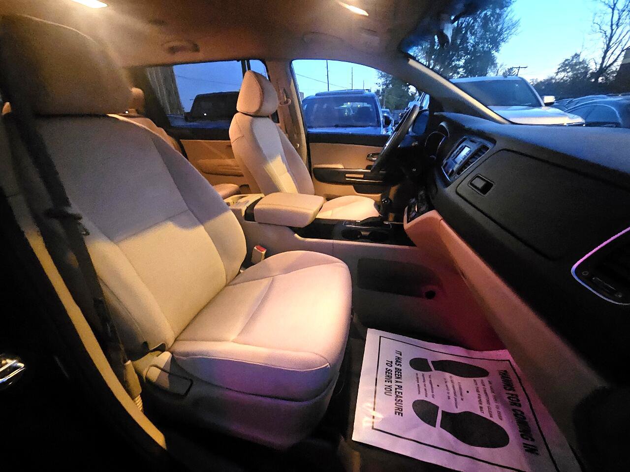 Used 2015 Kia Sedona LX w/ LX Convenience Package image 38