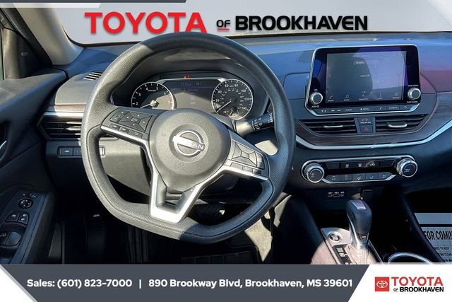 Used 2024 Nissan Altima 2.5 SV image 5