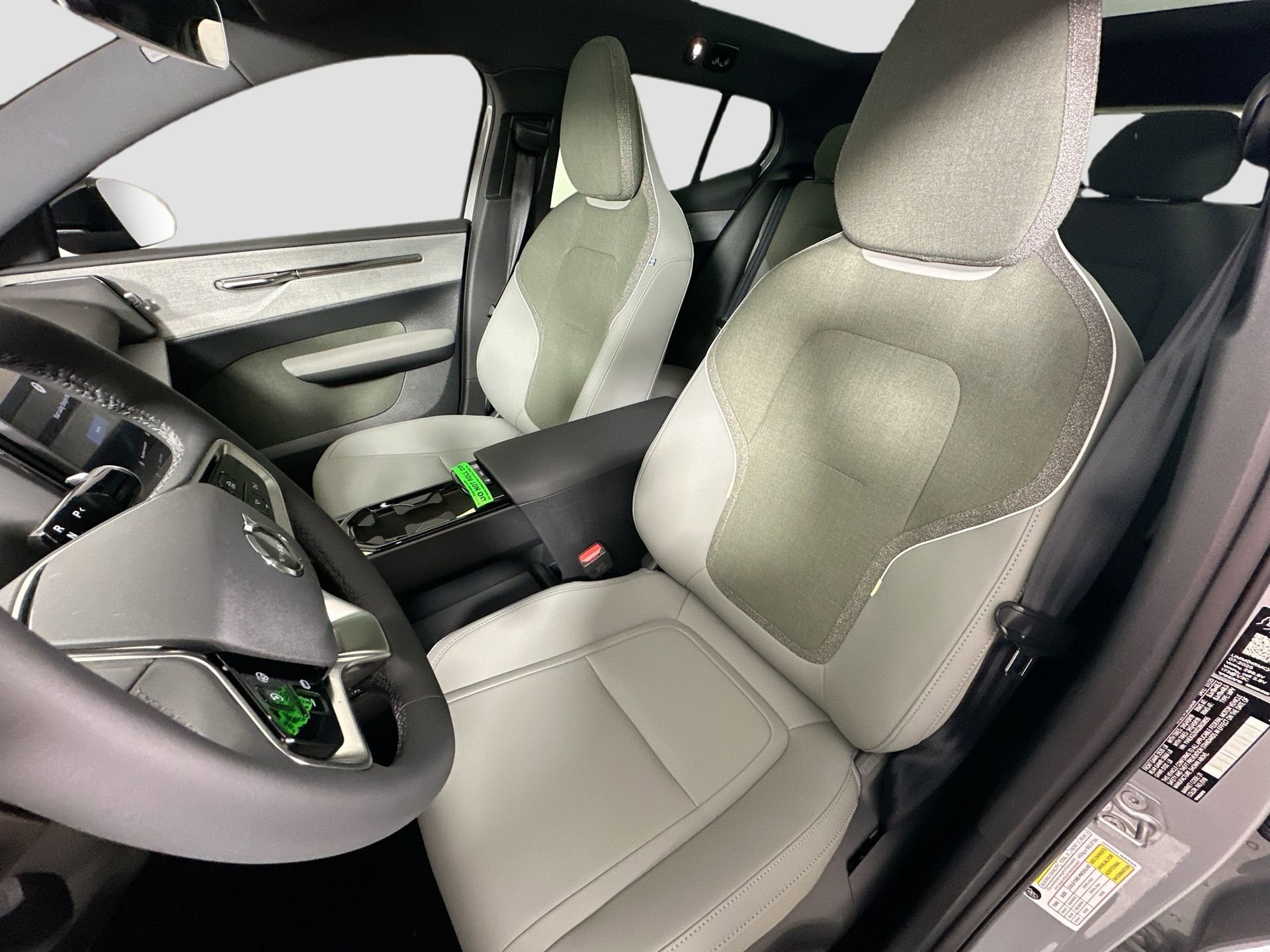 New 2025 Volvo EX30 Plus w/ Protection Package Premier image 20