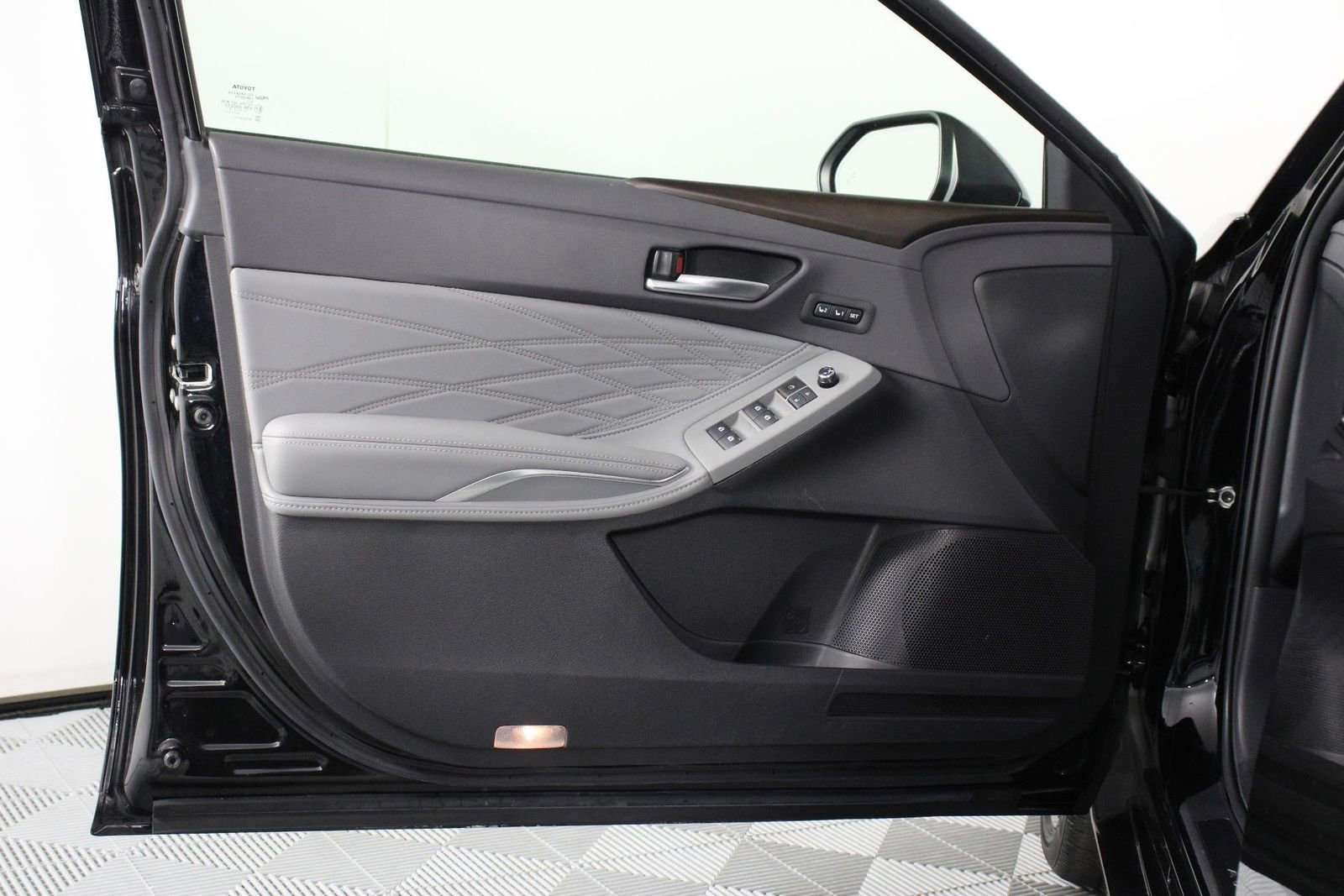 Used 2019 Toyota Avalon Limited w/ Advanced Safety Package FWD image 17