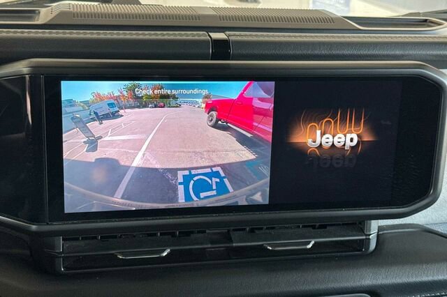 Used 2024 Jeep Wrangler Unlimited Sahara AWD/4WD image 16