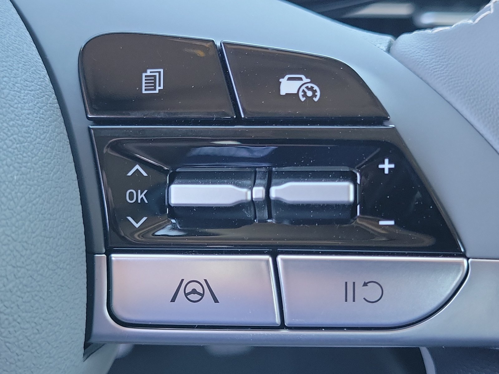 New 2026 Hyundai Elantra SEL Sport FWD image 9