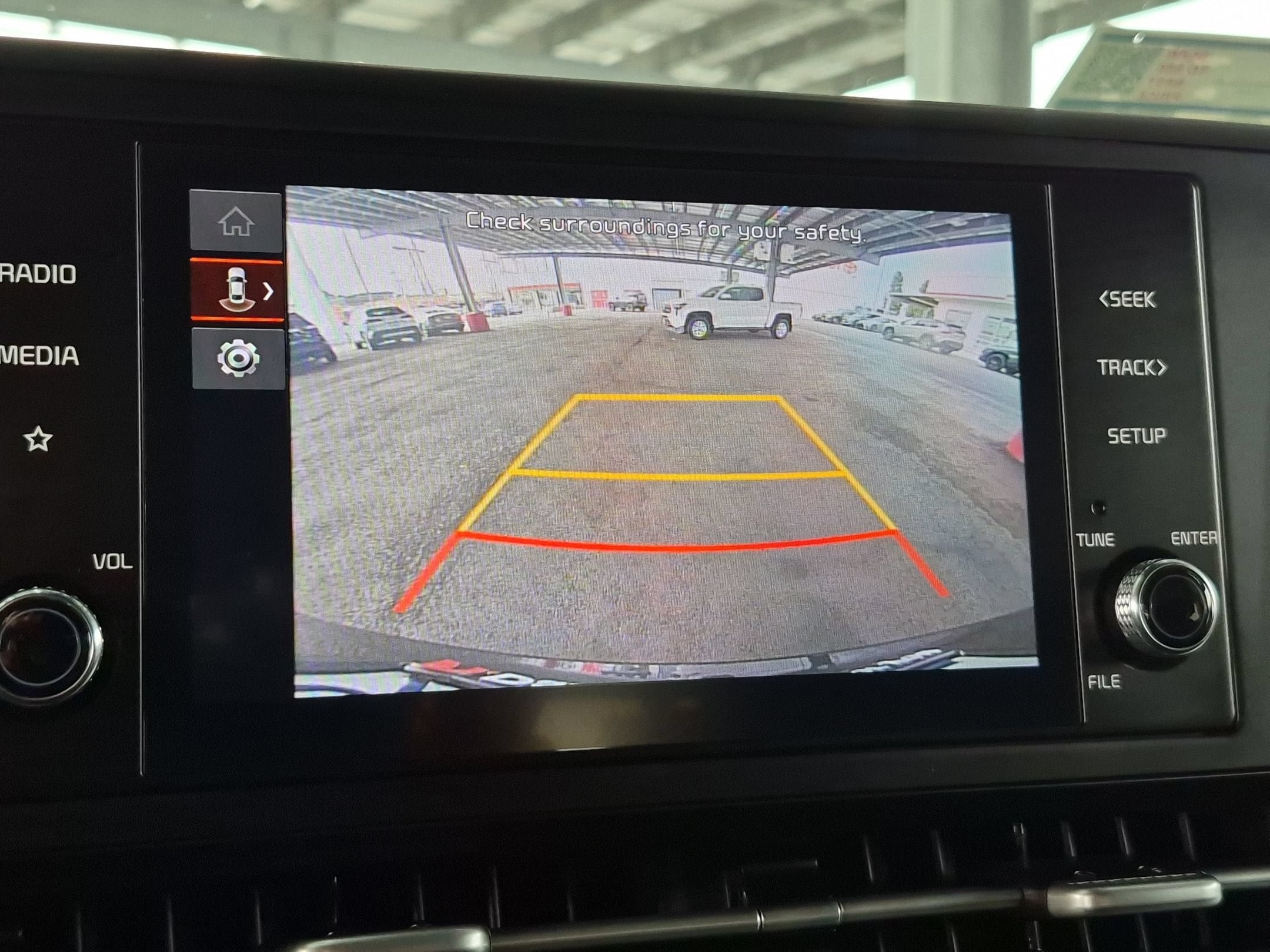 Used 2024 Kia Carnival LX FWD image 21