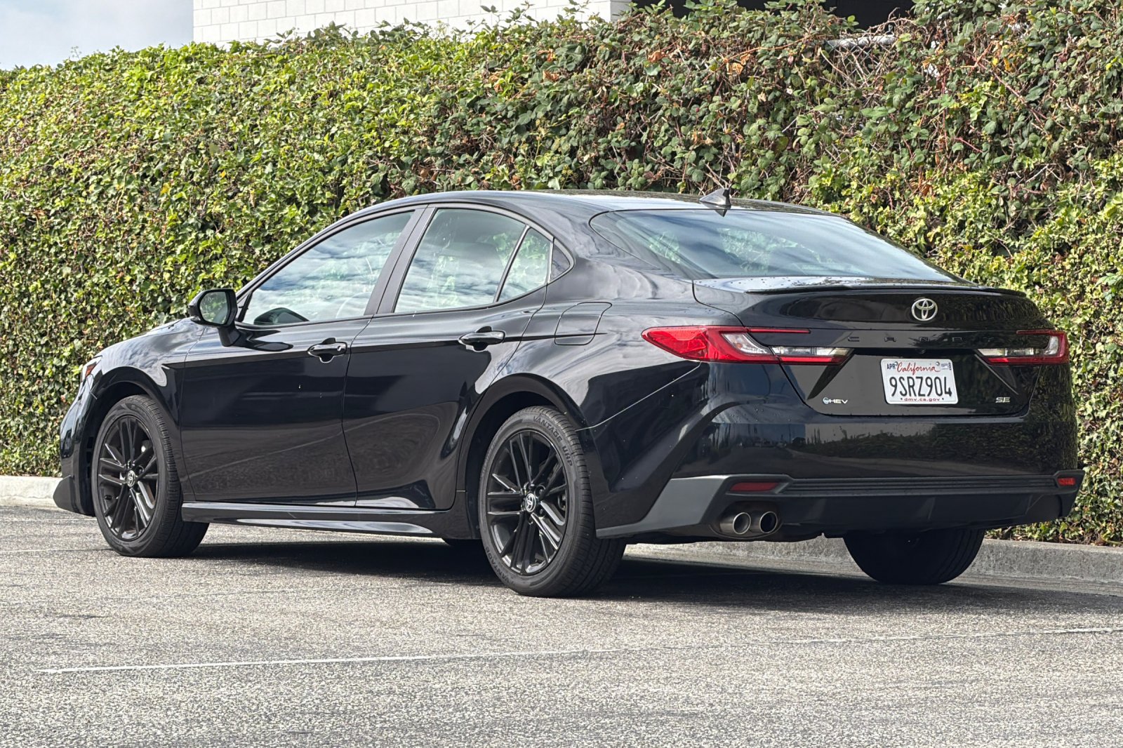 Used 2025 Toyota Camry SE FWD image 6