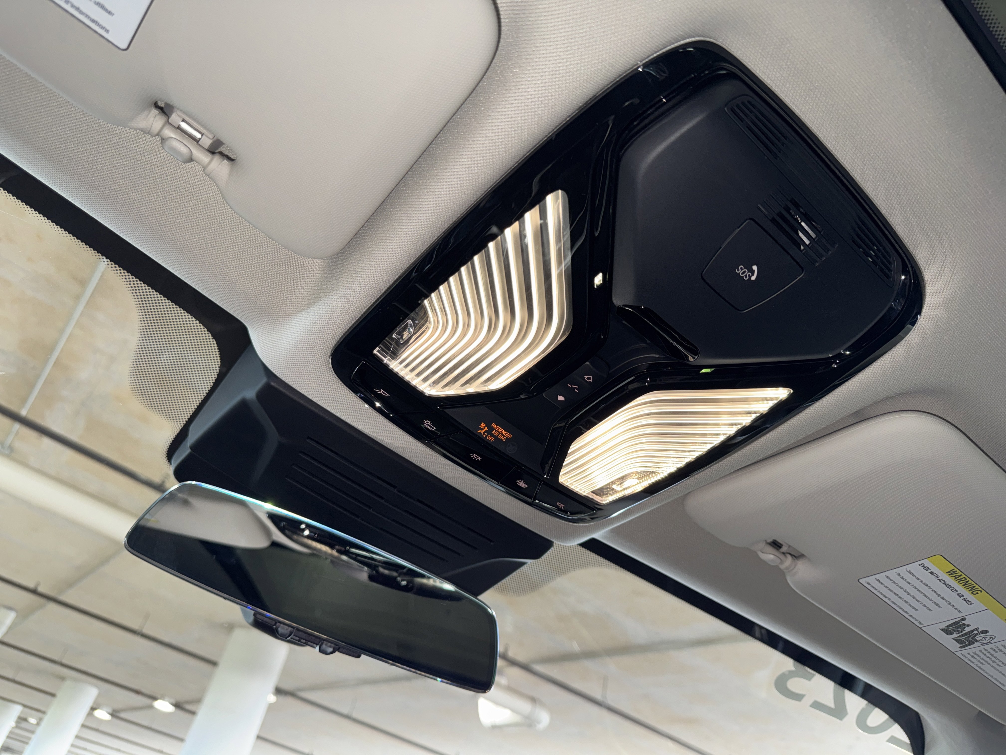 Used 2023 BMW X7 xDrive40i w/ Premium Package image 32