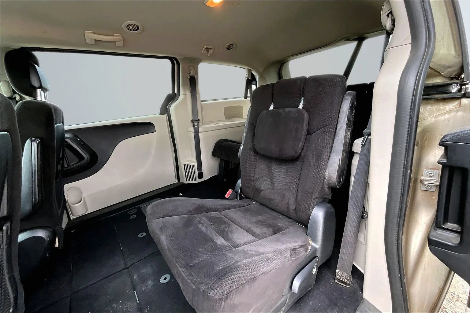 Used 2014 Dodge Grand Caravan SXT w/ Rear Park Assist Package FWD image 20