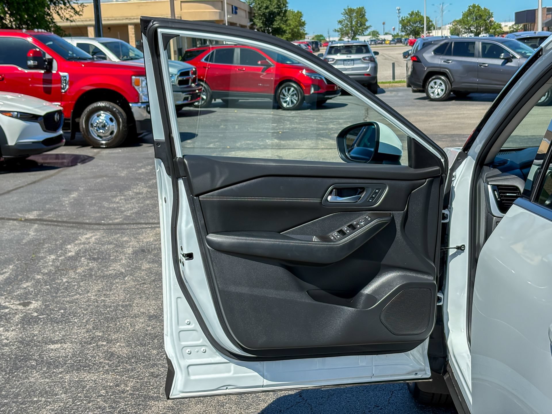 Used 2025 Nissan Rogue SL w/ SL Premium Package FWD image 22
