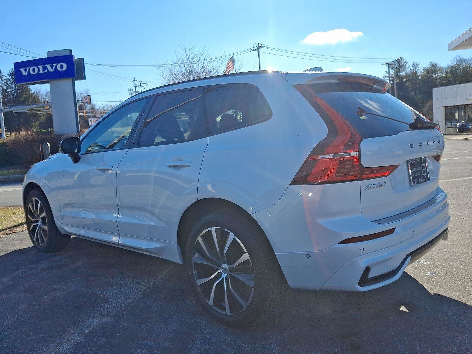 Certified 2024 Volvo XC60 B5 Plus w/ Climate Package AWD/4WD image 4
