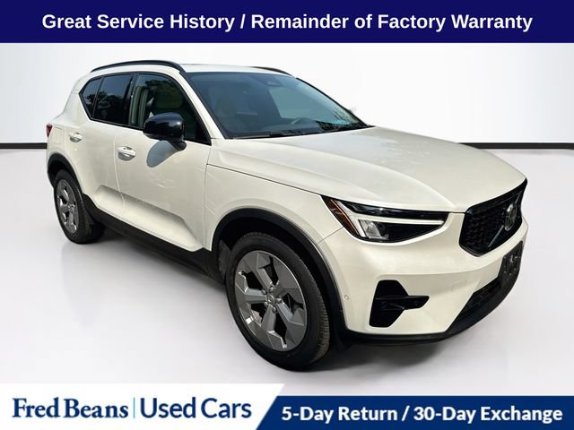 Used 2023 Volvo XC40 B5 Plus w/ Driver Assist Package AWD/4WD image 1