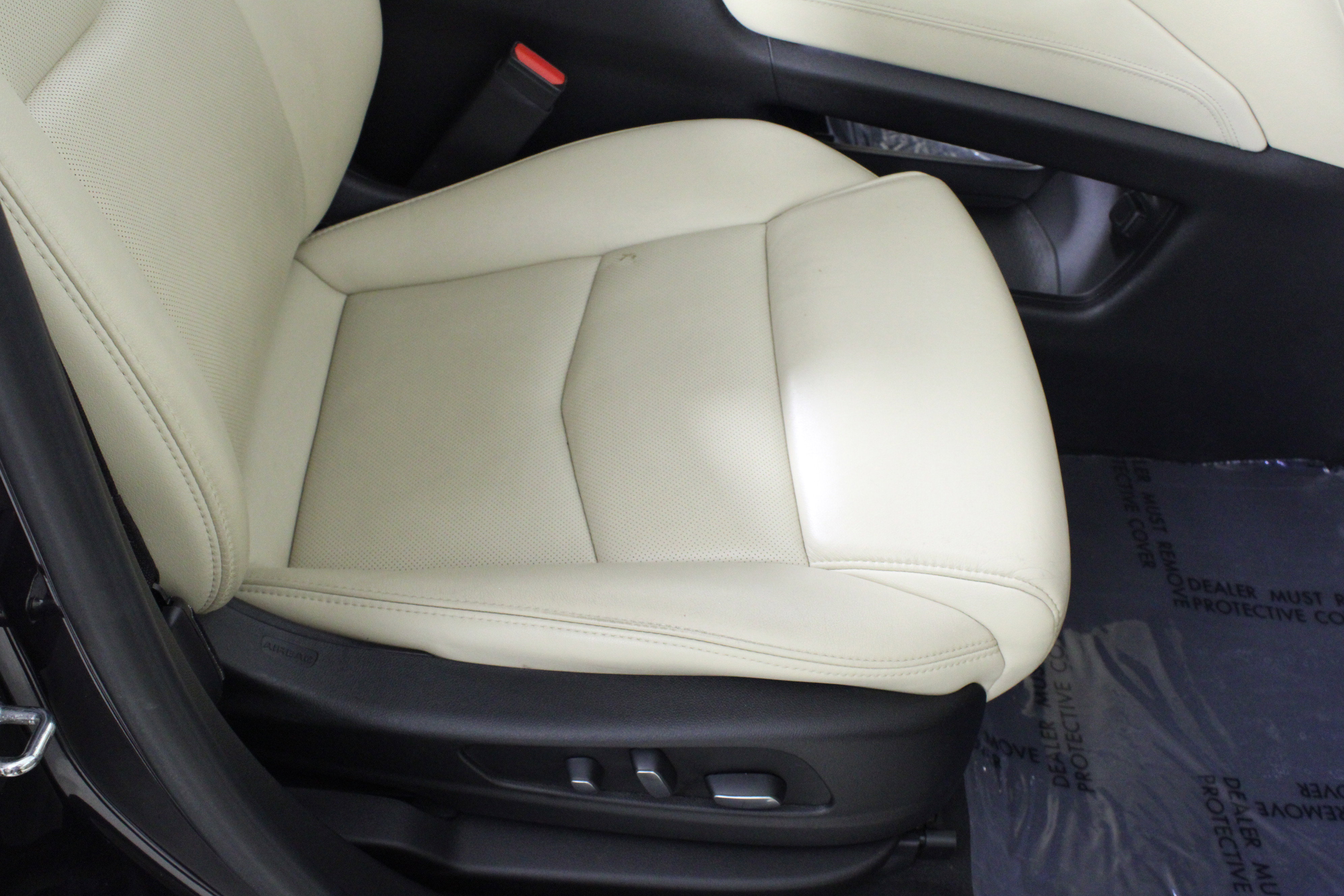 Used 2018 Cadillac XT5 Luxury w/ Driver Awareness Package image 18