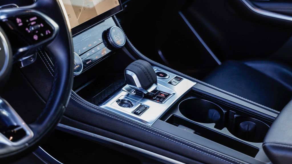 Used 2024 Jaguar F-PACE R-Dynamic S image 24