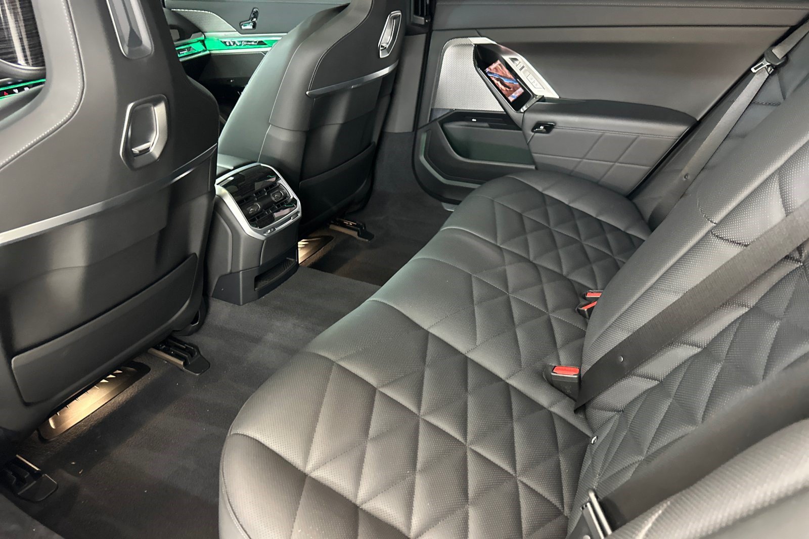 Certified 2023 BMW 740i RWD image 28