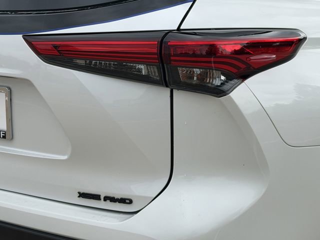 Used 2023 Toyota Highlander XSE AWD/4WD image 7