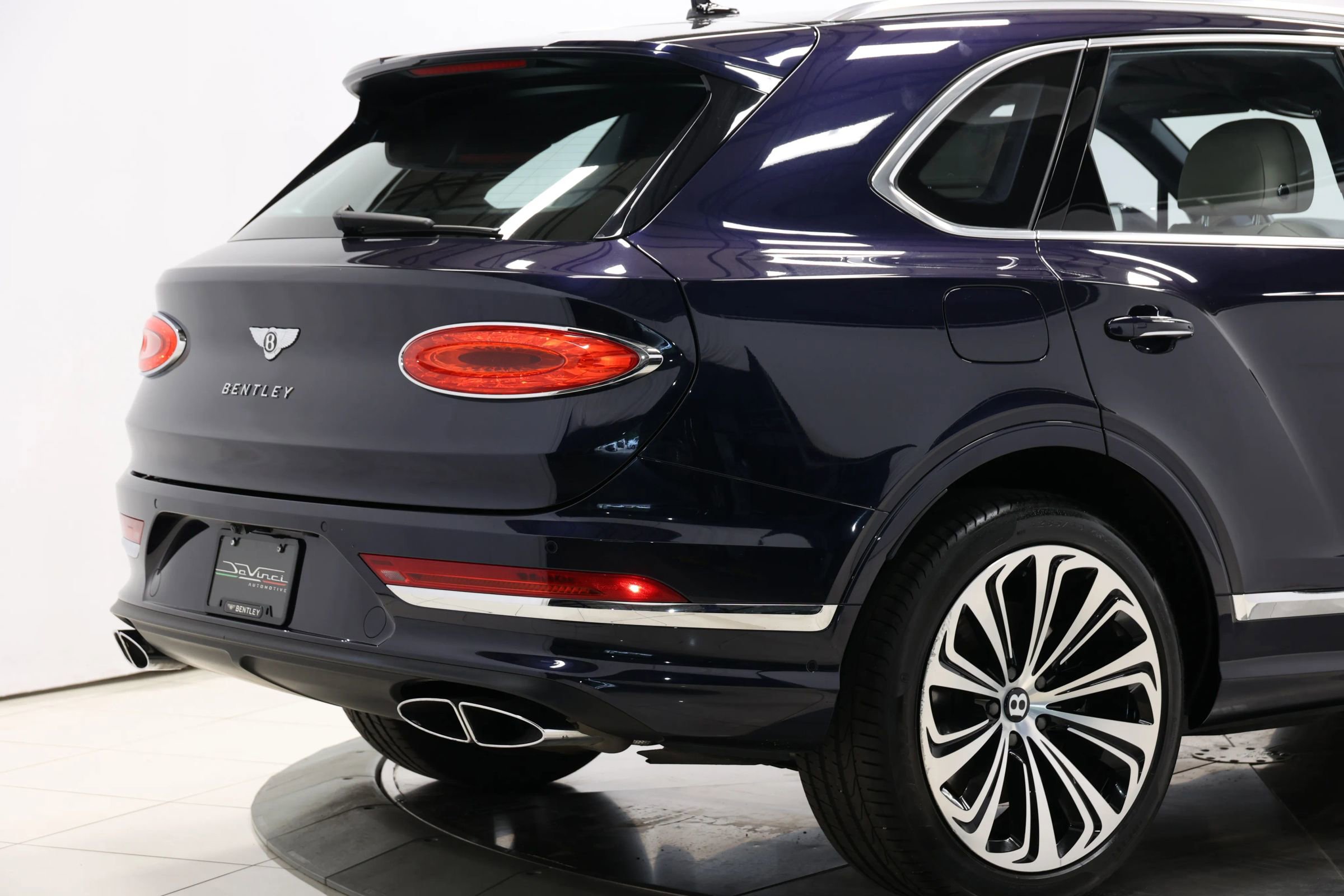 Used 2022 Bentley Bentayga image 88