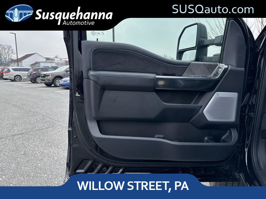 Used 2025 Ford F250 Platinum w/ FX4 Off-Road Package image 27