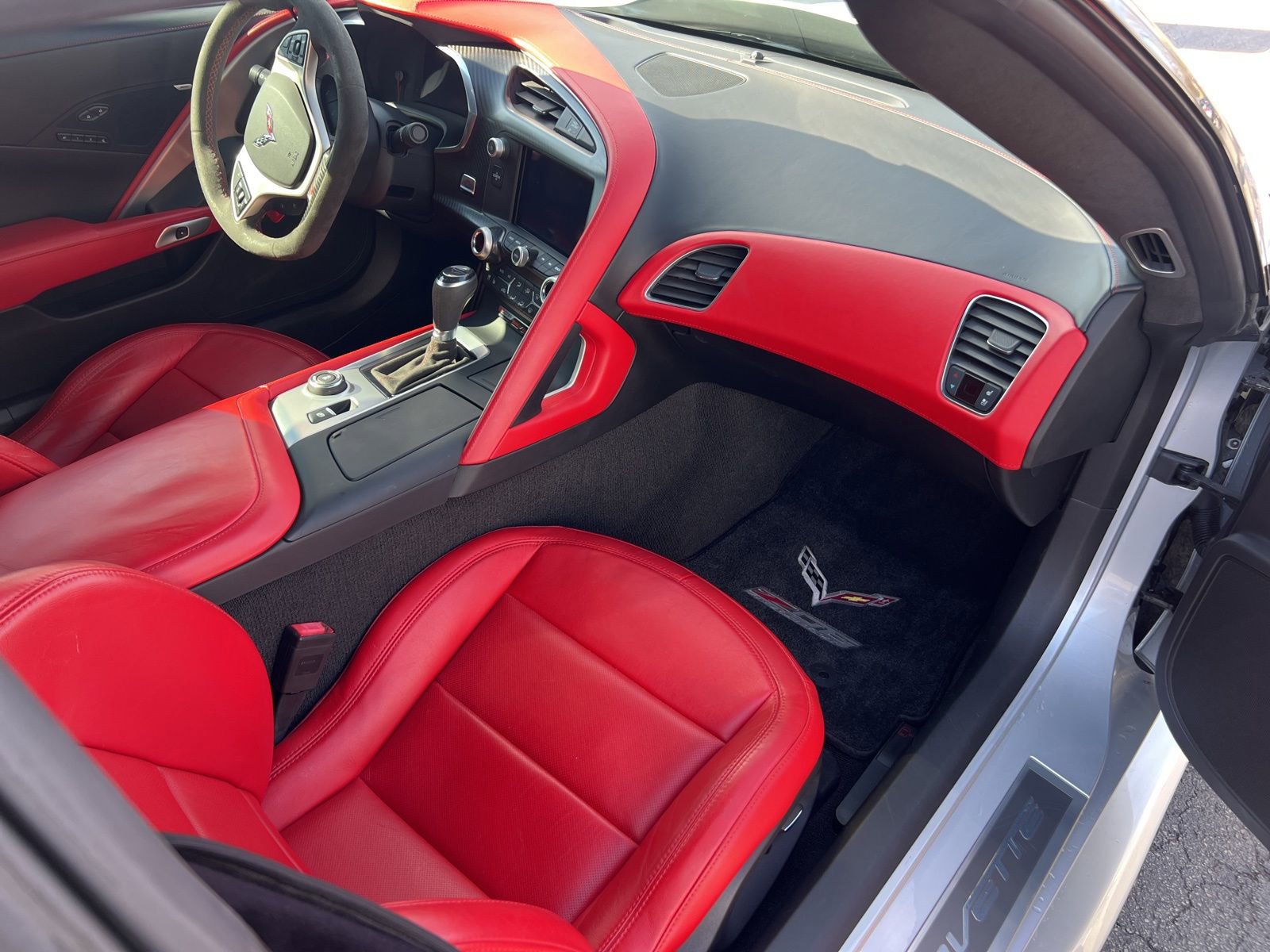 Used 2016 Chevrolet Corvette Z06 w/ 3LZ Preferred Equipment Group RWD image 34