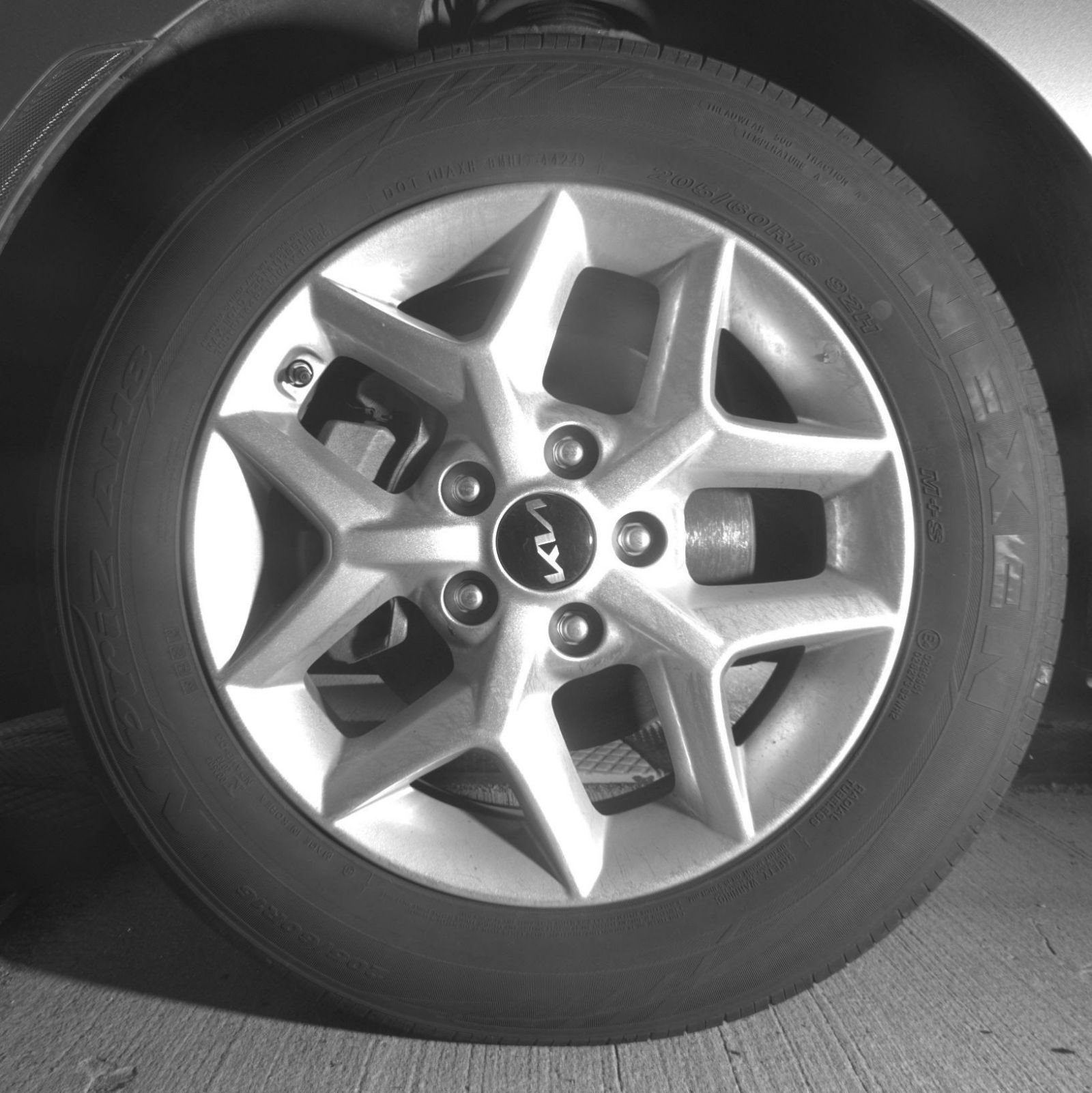 Used 2025 Kia Soul LX w/ LX Technology Package FWD image 13