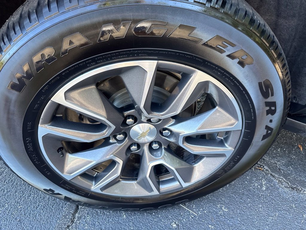 Used 2023 Chevrolet Suburban LT RWD image 10