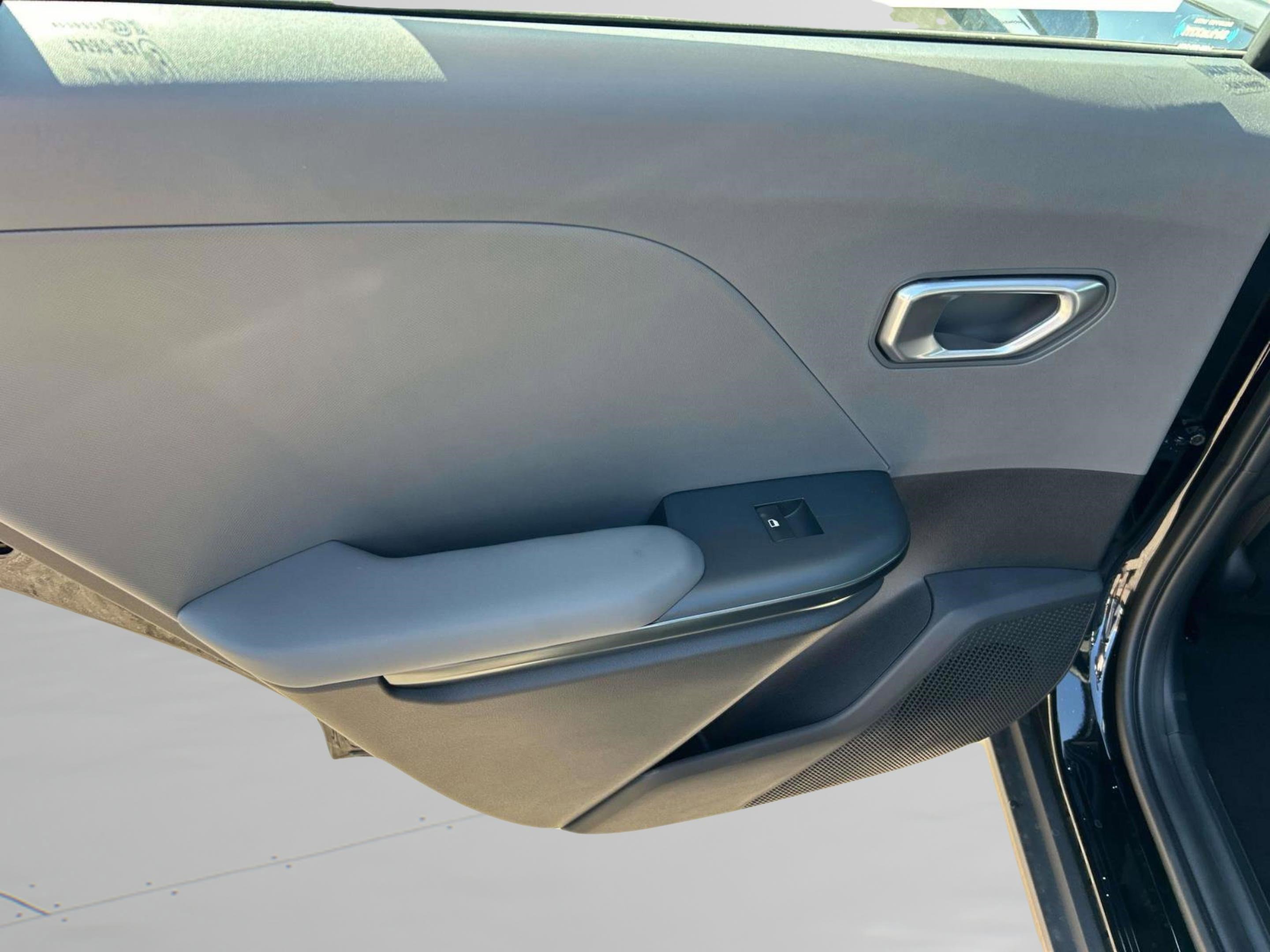 New 2025 Kia K4 LXS image 17