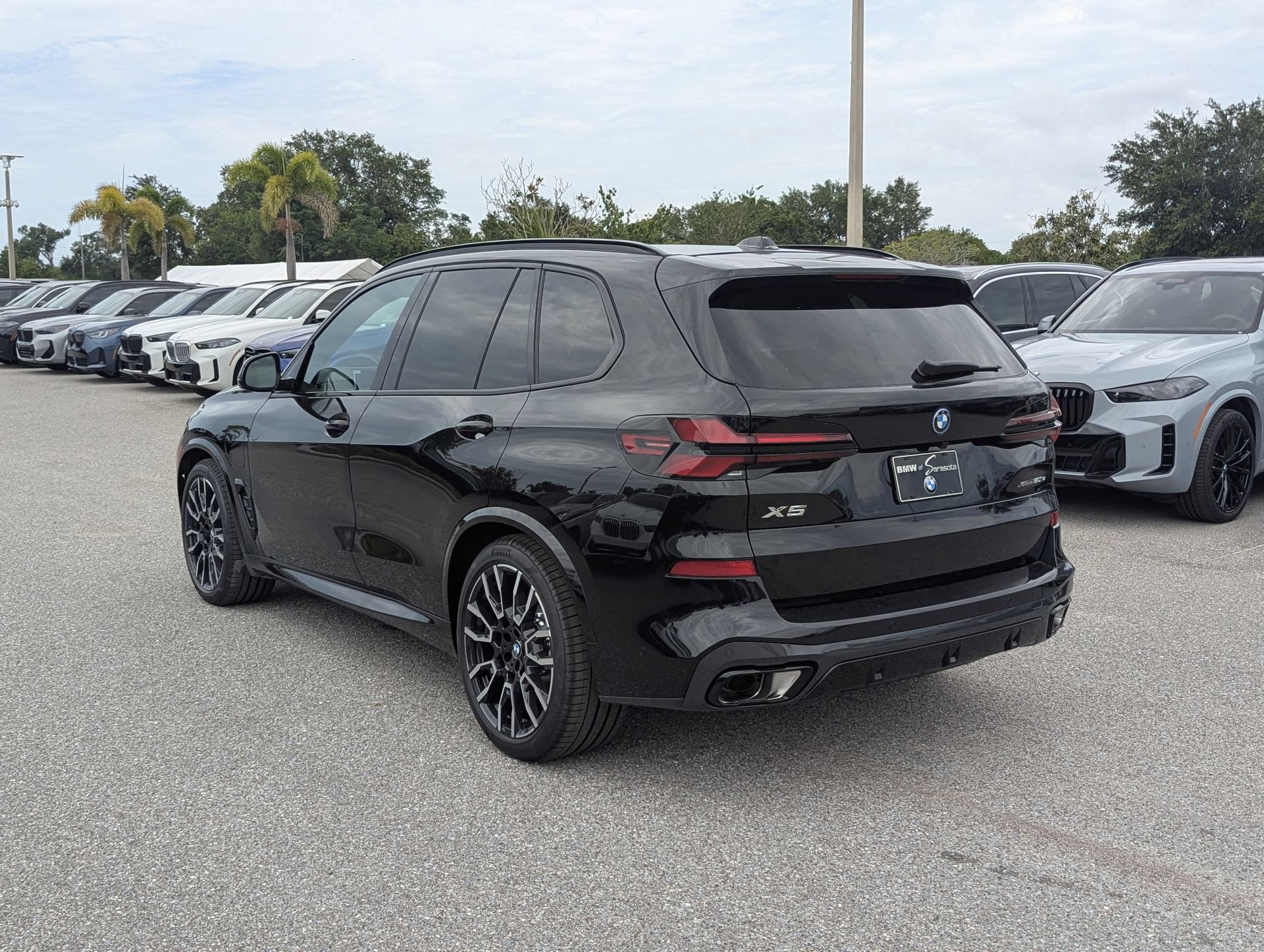 New 2026 BMW X5 xDrive50e w/ M Sport Package AWD/4WD image 5
