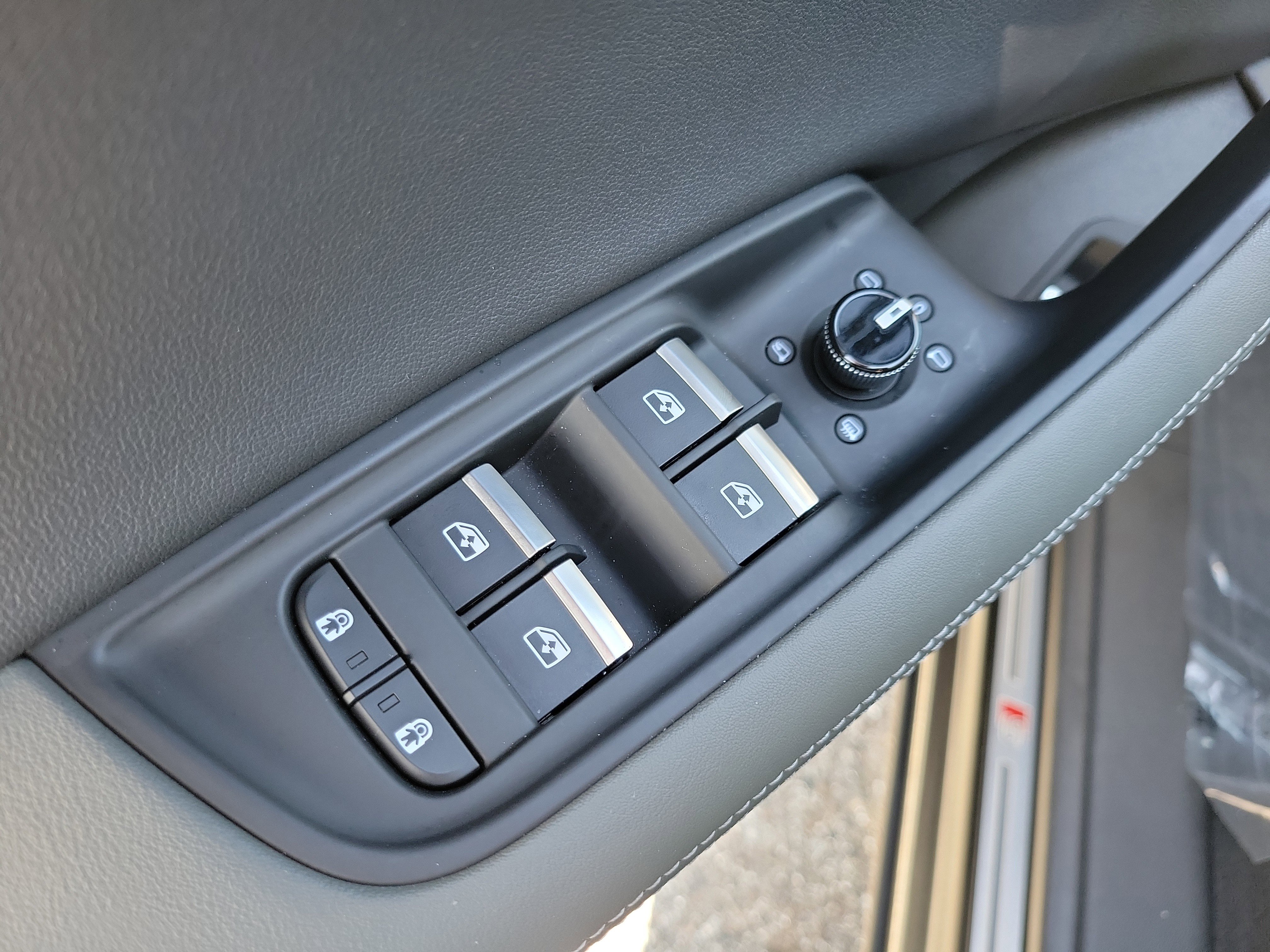 Certified 2025 Audi Q8 Premium Plus image 19