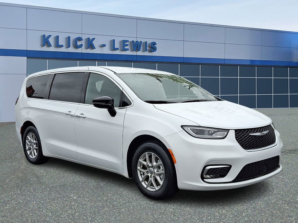 Used 2025 Chrysler Pacifica Select
