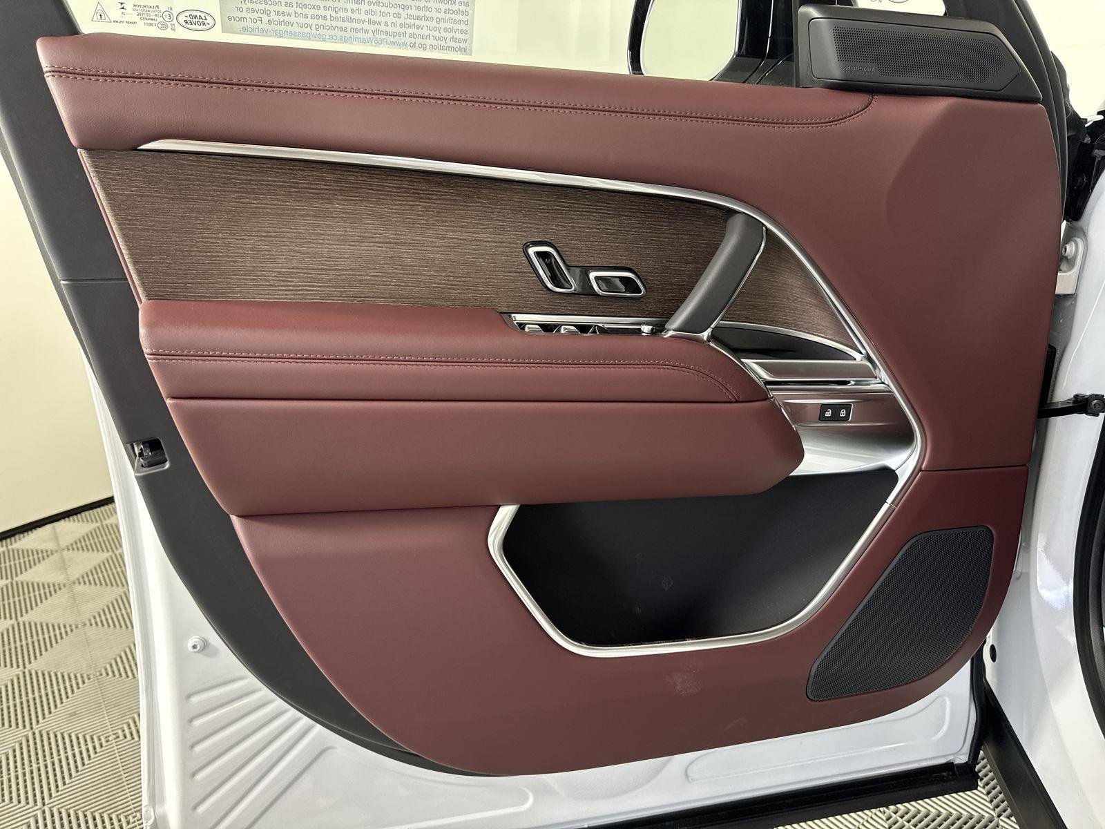 New 2025 Land Rover Range Rover SE image 22