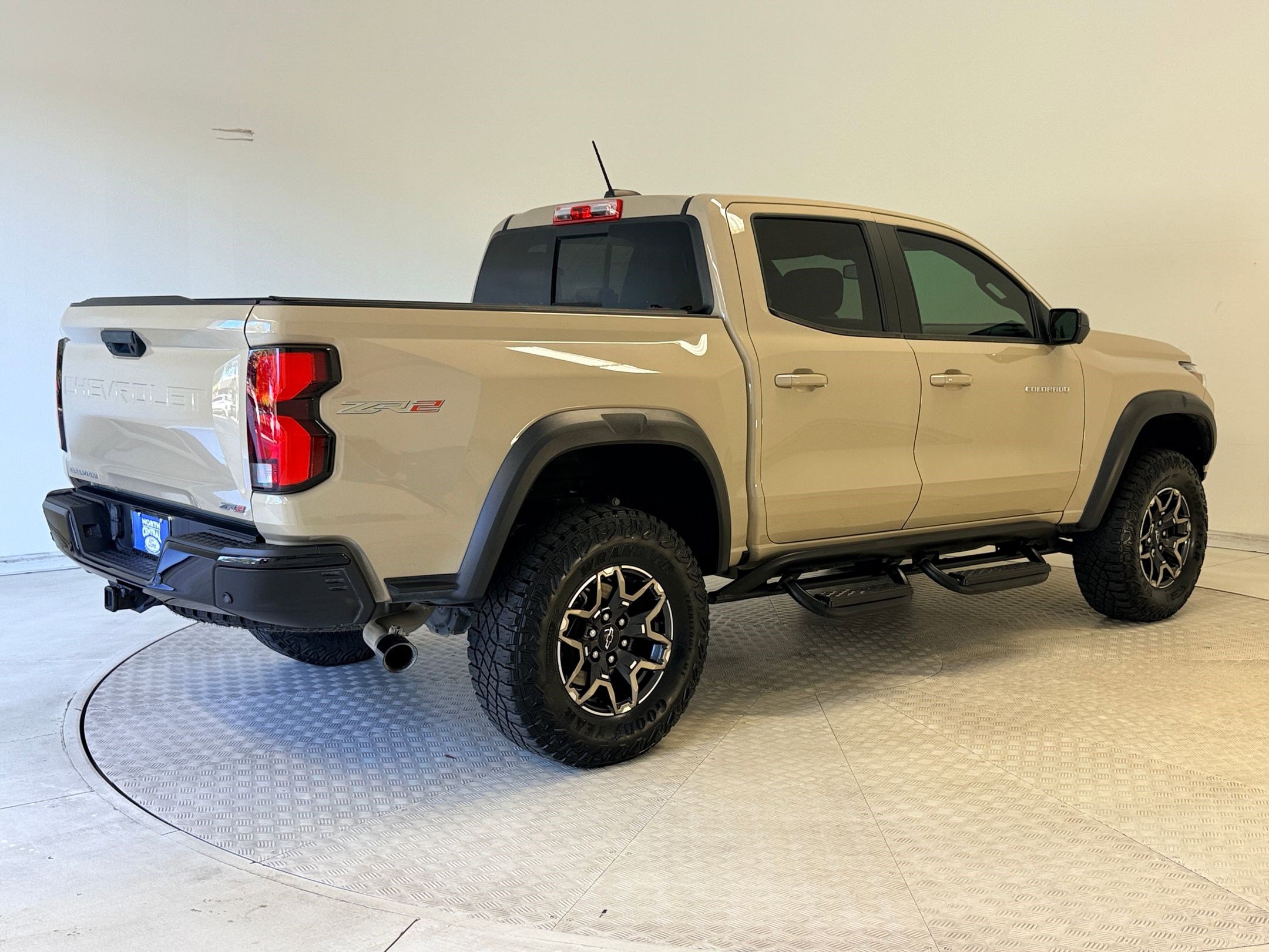 Used 2023 Chevrolet Colorado ZR2 w/ ZR2 Convenience Package III image 9