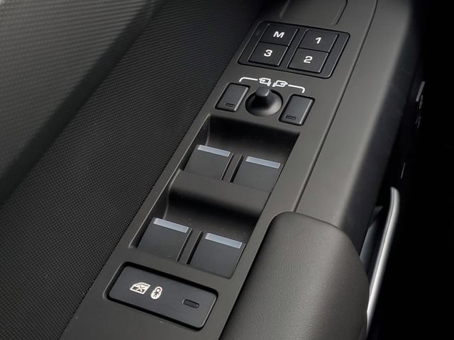 New 2026 Land Rover Defender 110 X-Dynamic SE AWD/4WD image 19