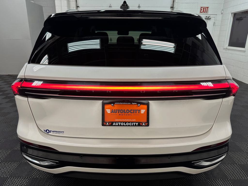 Used 2024 Lincoln Nautilus Reserve AWD/4WD image 8