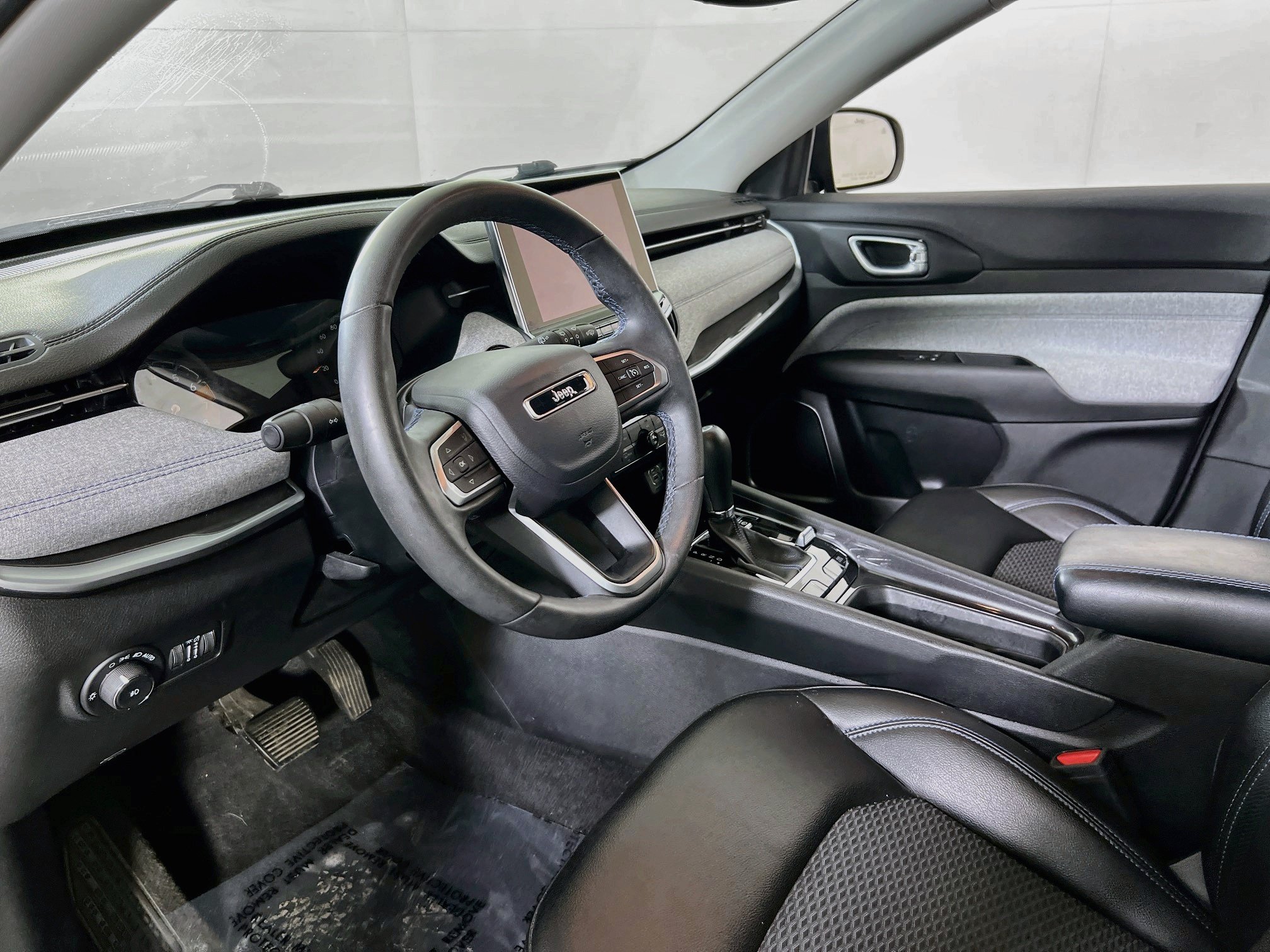 Used 2022 Jeep Compass Latitude AWD/4WD image 9