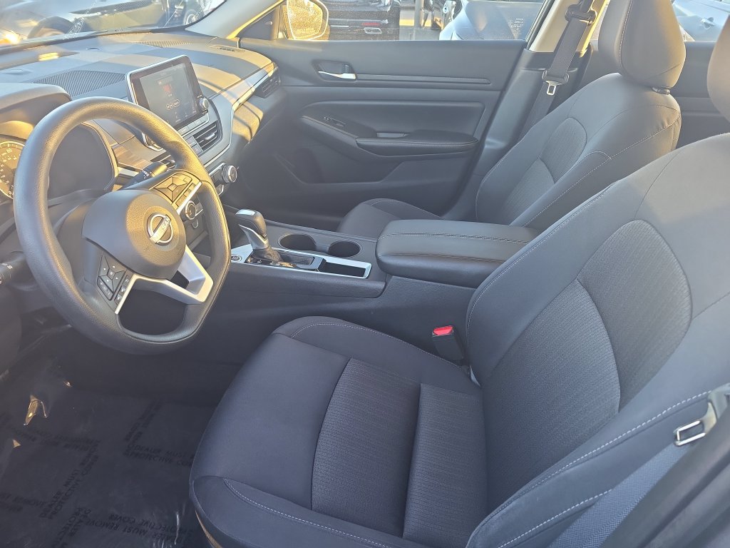 Used 2025 Nissan Altima 2.5 SV FWD image 9