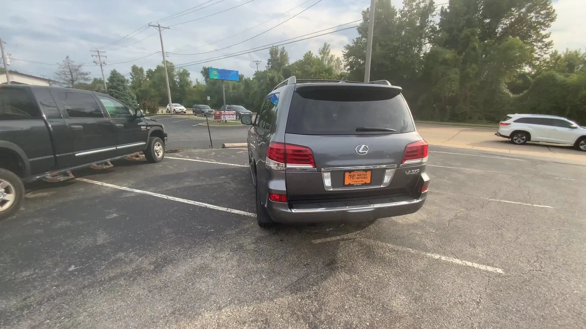 Used 2013 Lexus LX 570 4WD w/ Luxury Pkg image 7