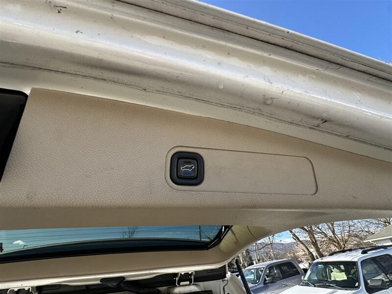 Used 2014 Cadillac Escalade ESV Premium AWD/4WD image 27