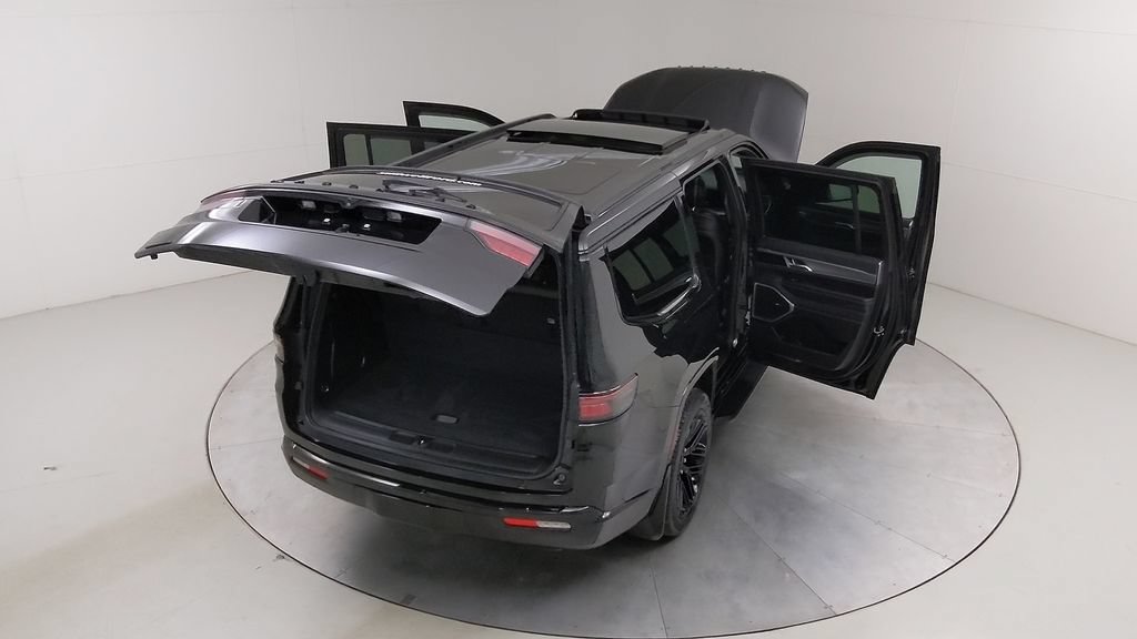 Used 2023 Jeep Wagoneer Series II AWD/4WD image 54