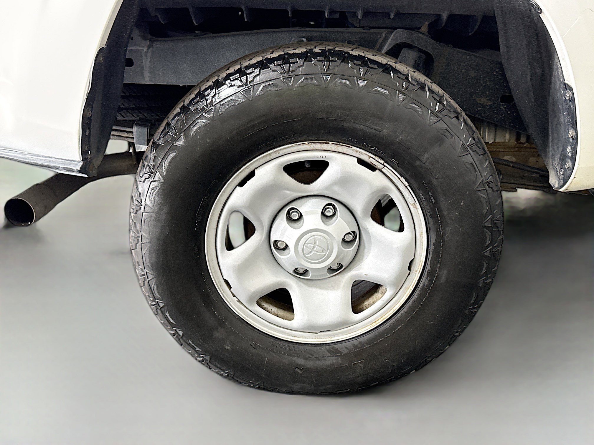 Used 2020 Toyota Tacoma SR image 32