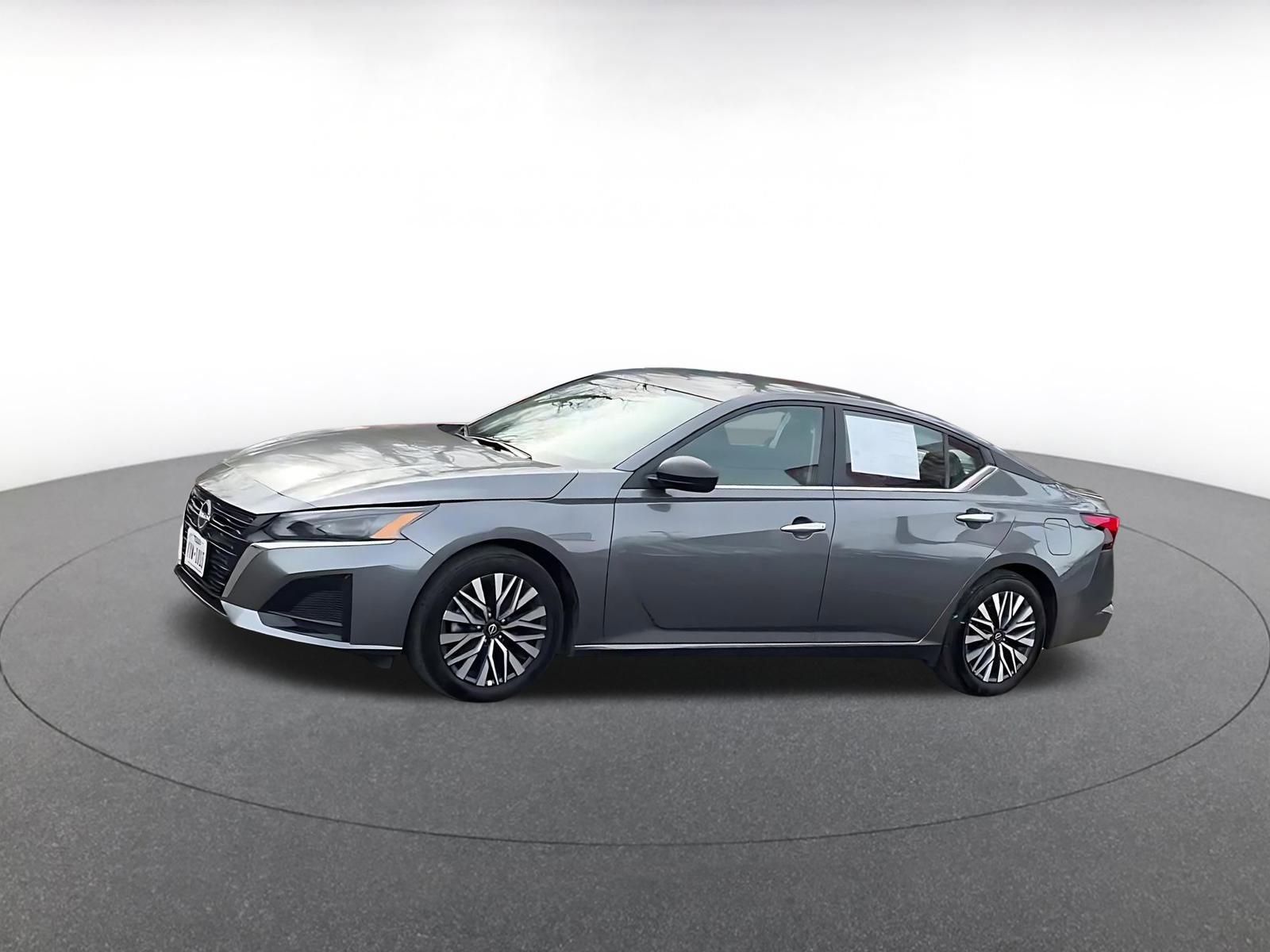 Used 2025 Nissan Altima 2.5 SV image 8
