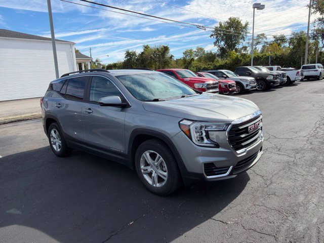 Used 2023 GMC Terrain SLE w/ Driver Convenience Package FWD image 1
