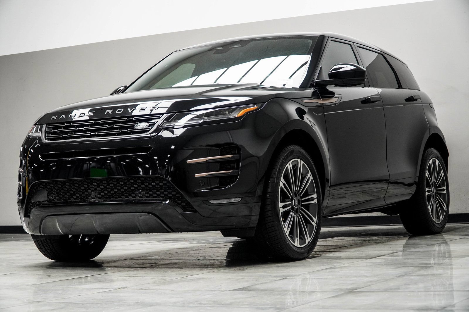Used 2024 Land Rover Range Rover Evoque Dynamic SE AWD/4WD image 10