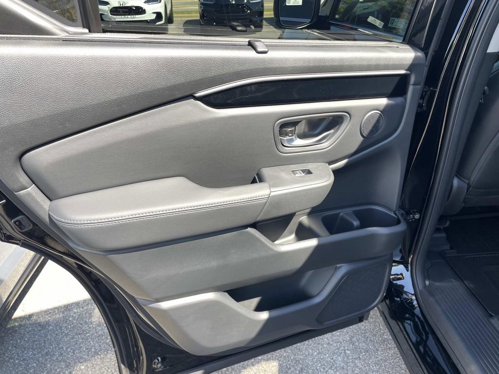 New 2025 Honda Pilot EX-L image 10