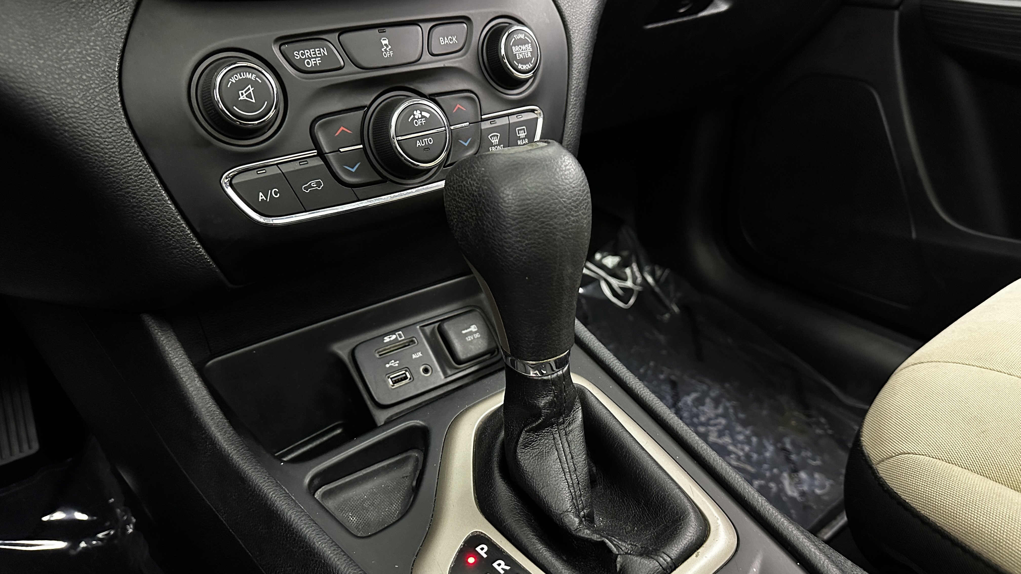 Used 2016 Jeep Cherokee 75th Anniversary image 16