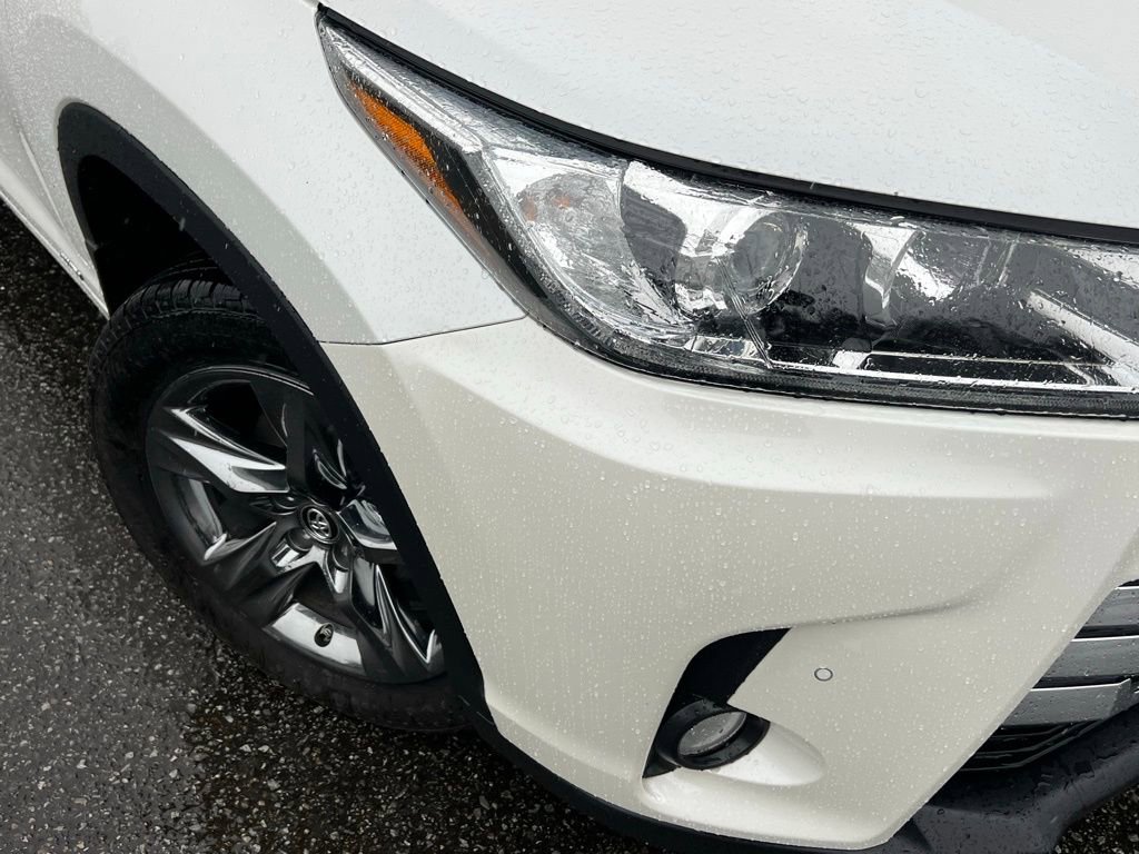 Used 2017 Toyota Highlander Limited Platinum image 3