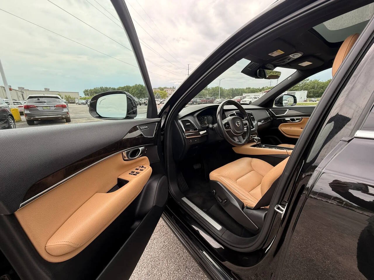 Used 2018 Volvo XC90 T6 Momentum w/ Convenience Package AWD/4WD image 28