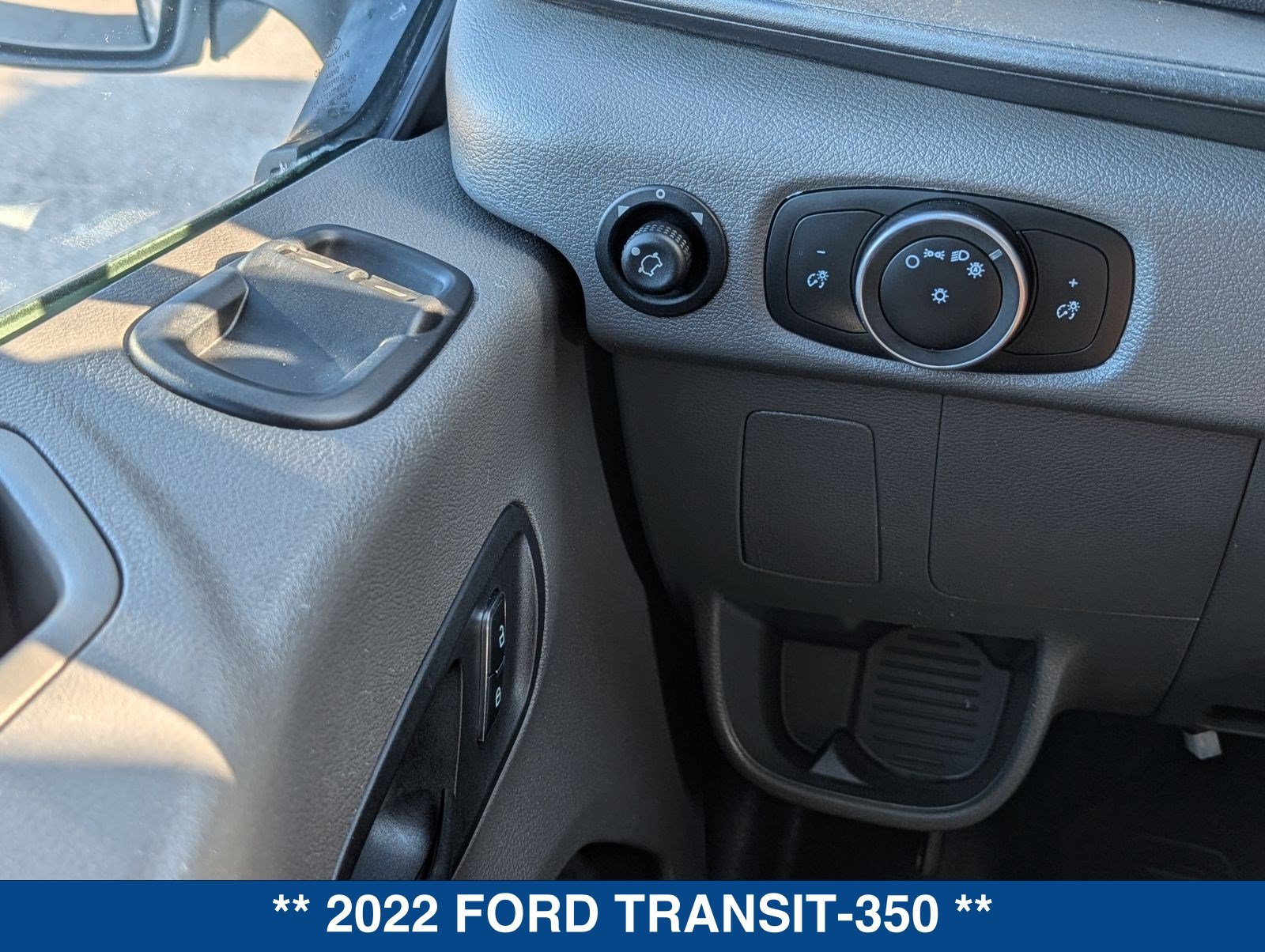 Used 2022 Ford Transit 350 DRW RWD image 21