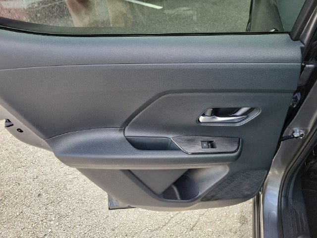 Certified 2025 Nissan Kicks SV FWD image 10