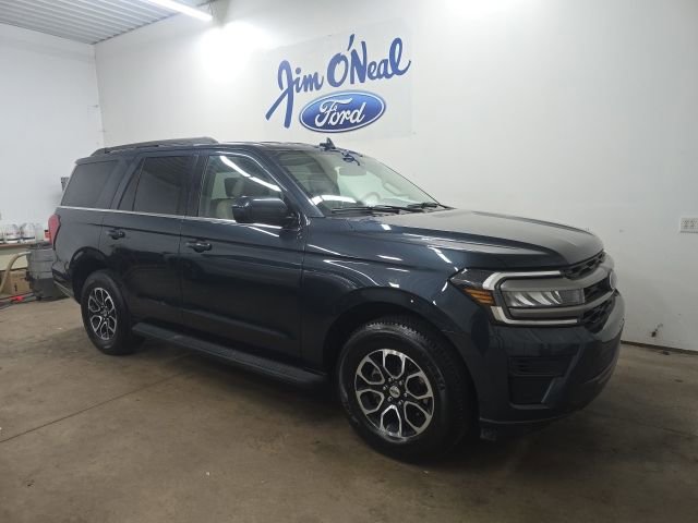 Used 2024 Ford Expedition XLT image 1