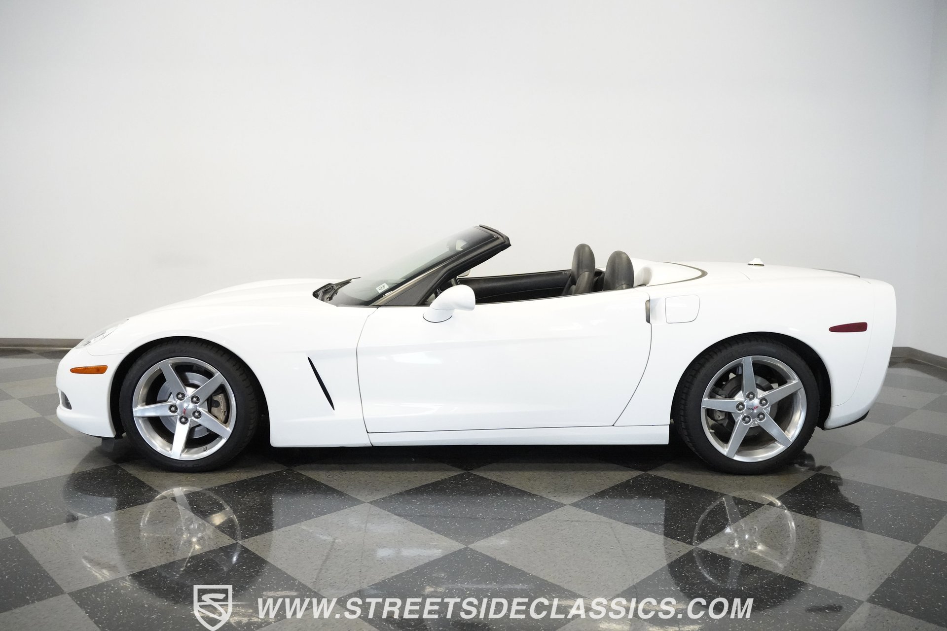 Used 2005 Chevrolet Corvette Convertible w/ Preferred Equipment Group image 22