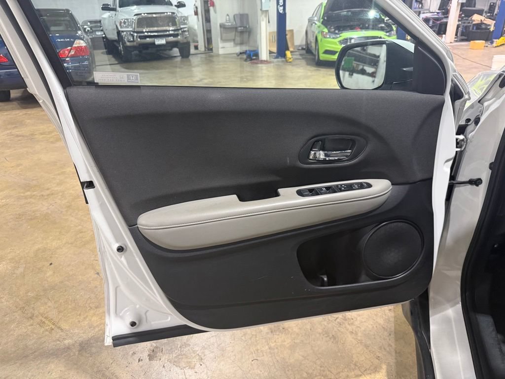Used 2020 Honda HR-V LX image 33