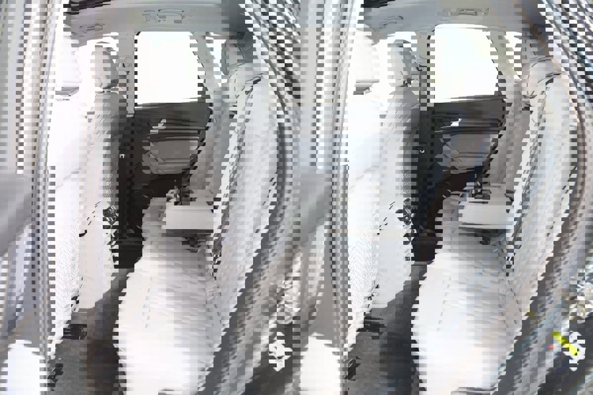 Used 2024 Audi Q5 2.0T Premium w/ Convenience Package image 48